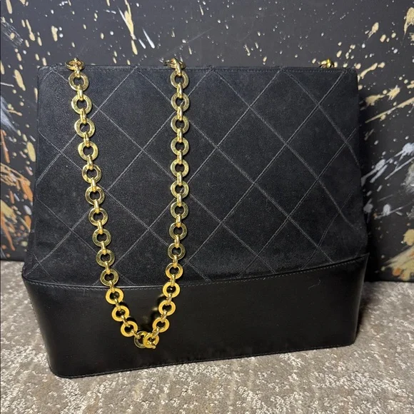 Salvatore Ferragamo Black and Gold Shoulder Bag - Picture 2 of 13